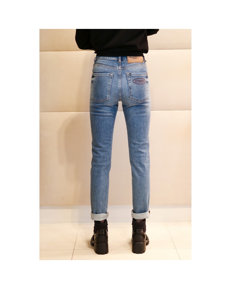 Niebieskie jeansy