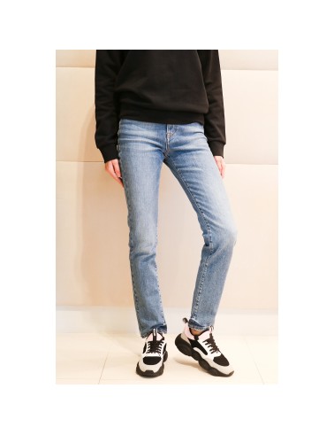 Niebieskie jeansy