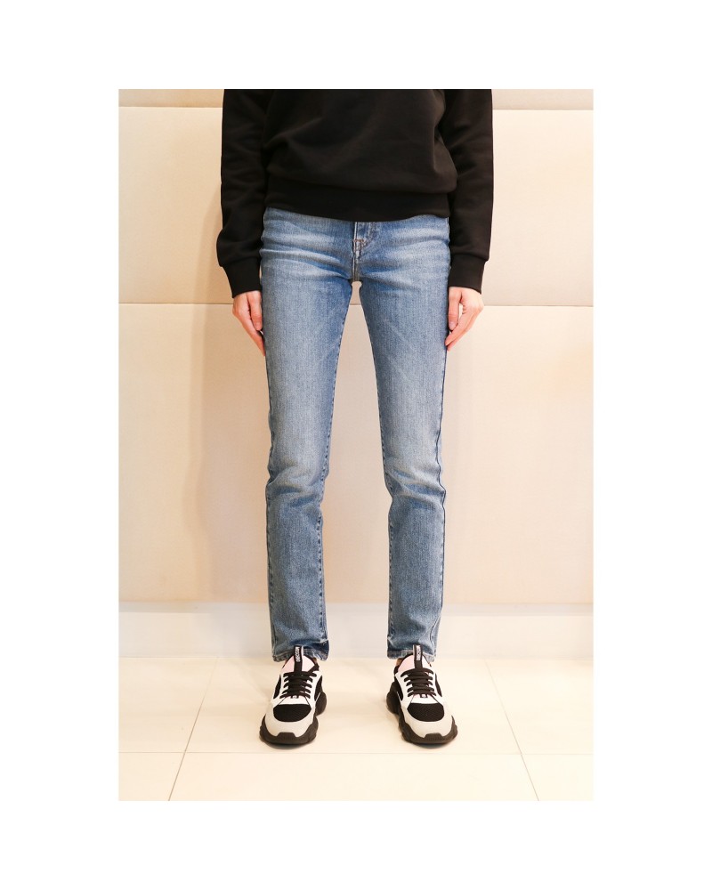 Niebieskie jeansy