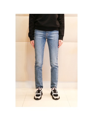 Niebieskie jeansy