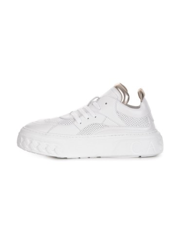 Białe skórzane sneakersy