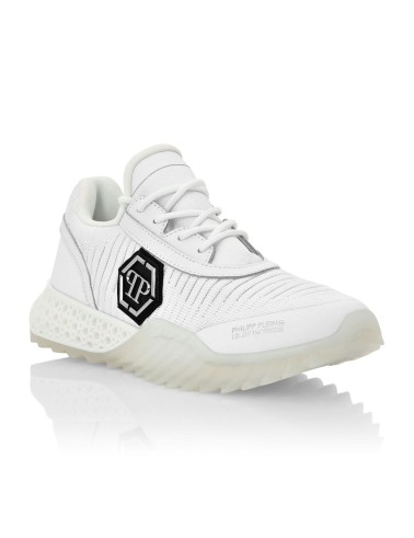 Białe sneakersy