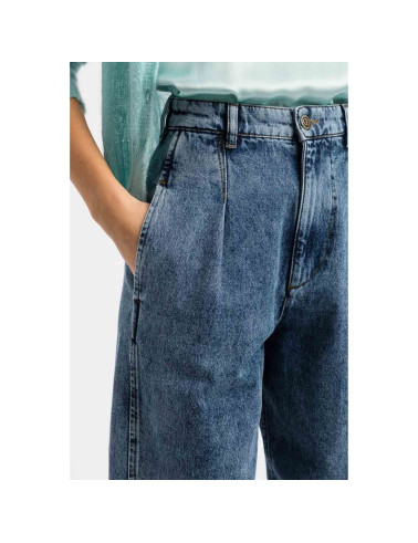 Niebieskie jeansy