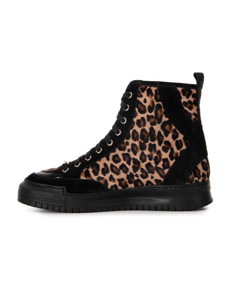 Czarne zamszowe sneakersy