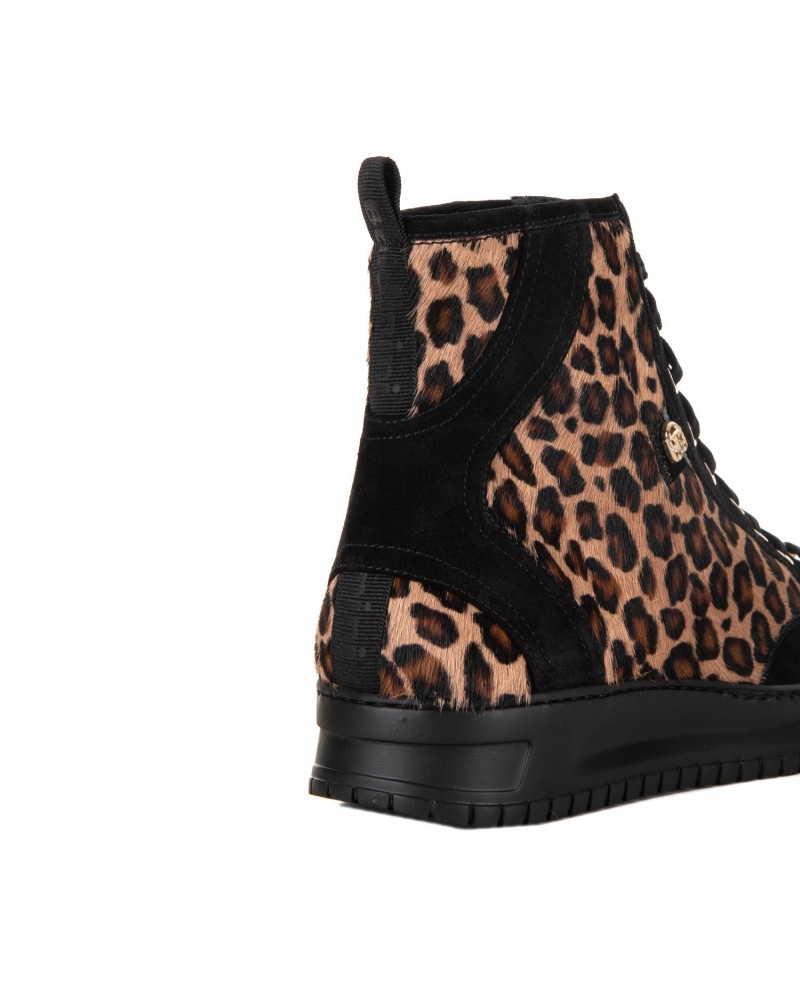 Czarne zamszowe sneakersy