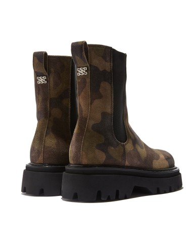 Zamszowe botki w militarny print