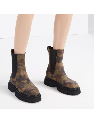Zamszowe botki w militarny print