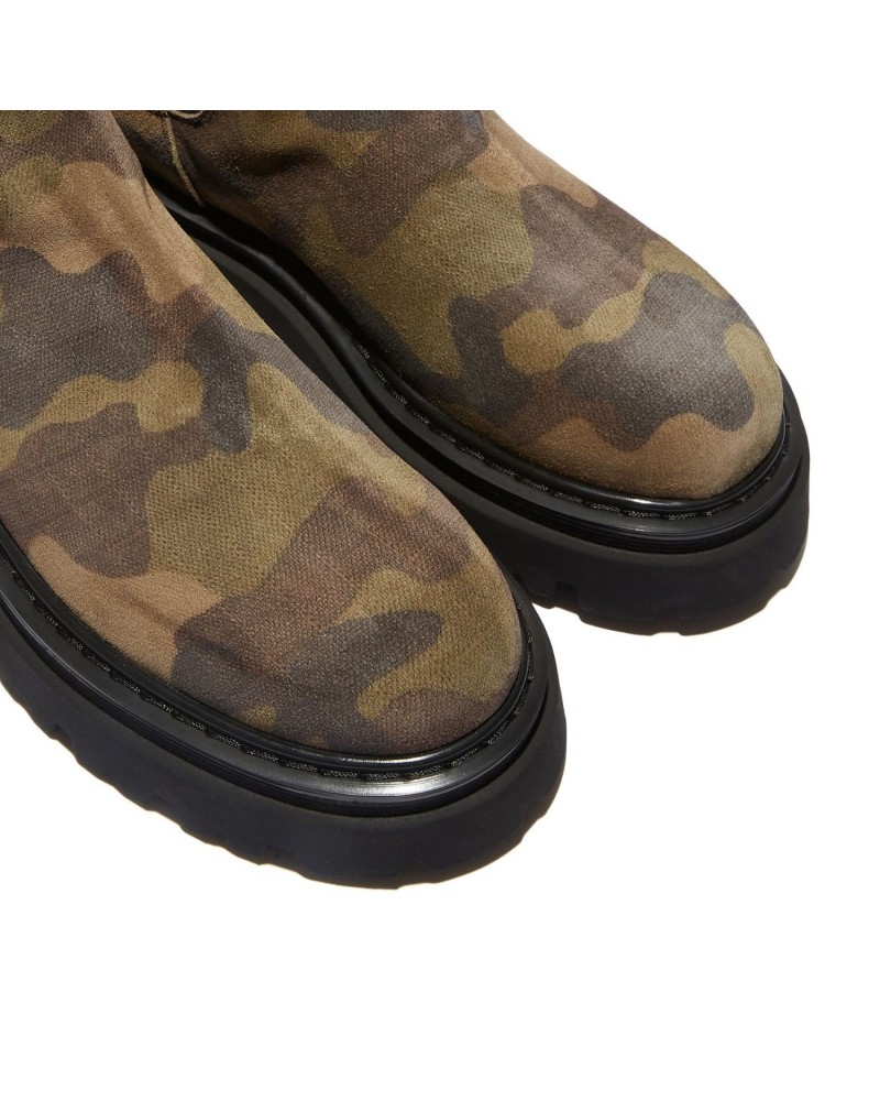 Zamszowe botki w militarny print