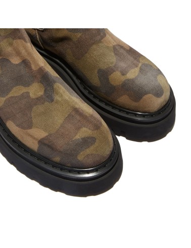 Zamszowe botki w militarny print