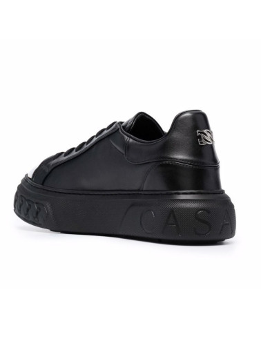 Czarne skórzane sneakersy z blaszką