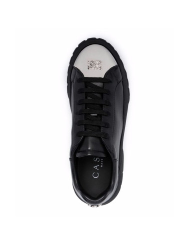 Czarne skórzane sneakersy z blaszką