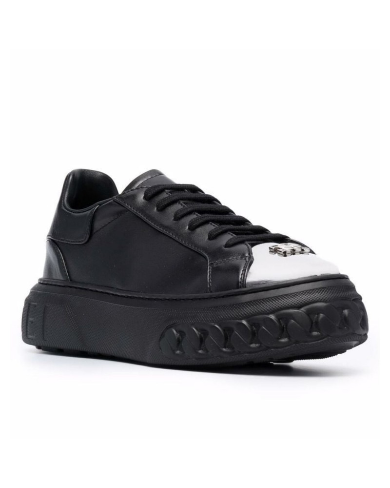 Czarne skórzane sneakersy z blaszką