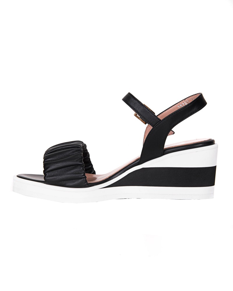 sandaly-na-koturnie-cesare-casadei-20706pnapp0000r