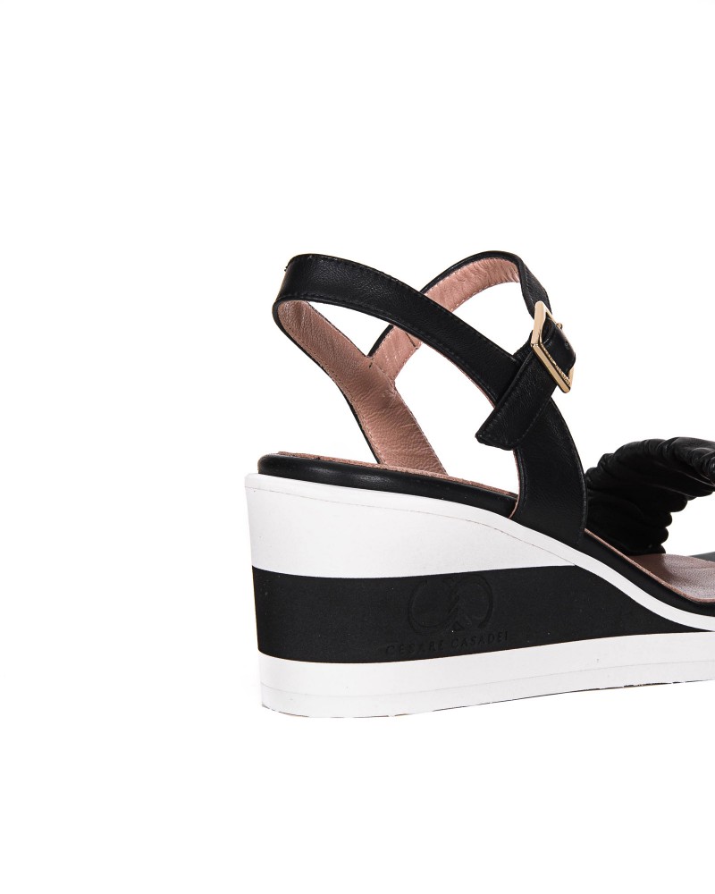 sandaly-na-koturnie-cesare-casadei-20706pnapp0000r