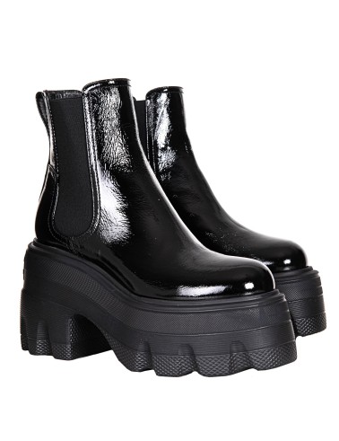 lakierowane-botki-na-wysokiej-podeszwie-casadei-2r361z070nt9000