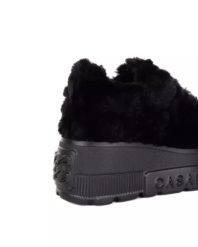 czarne-sneakersy-z-eko-futerkiem-na-platformie-5-cm-casadei-2x029y071nc9000