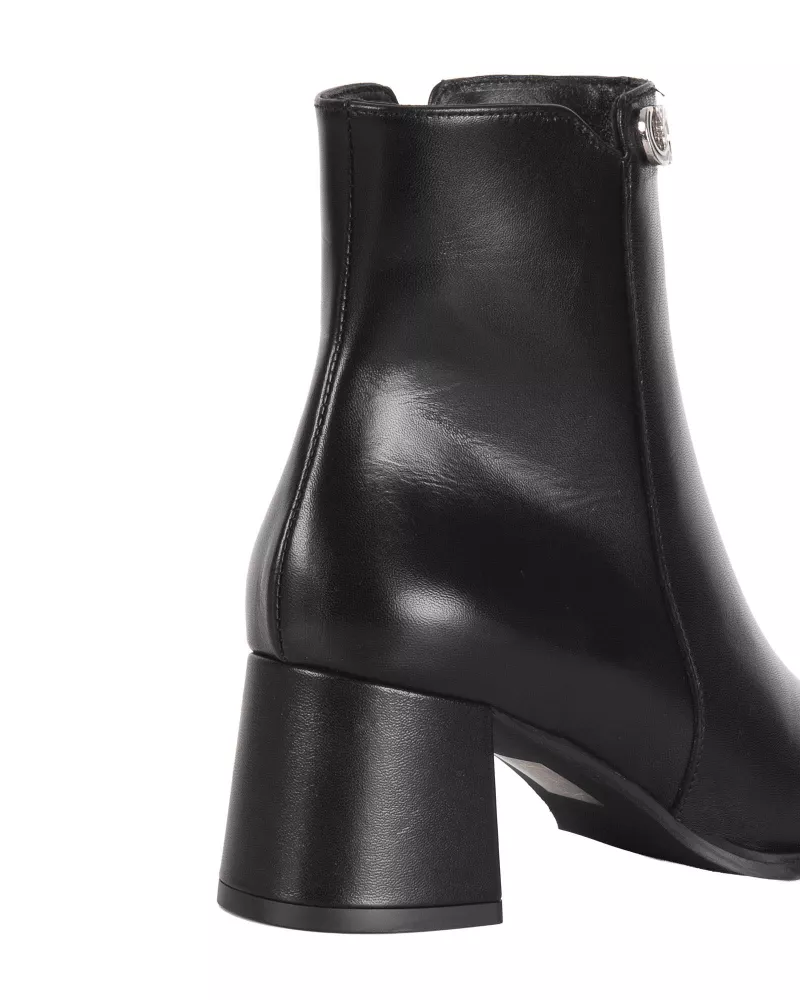 czarne-botki-na-obcasie-cesare-casadei-55638pntur0000k