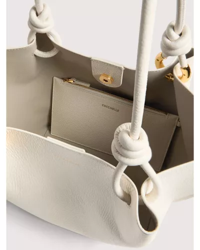 kremowa-szoperka-coccinelle-e1u07110201-n17