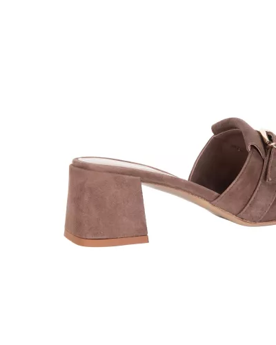 brazowe-zamszowe-klapki-na-obcasie-baldinini-d6e106p5camo3045